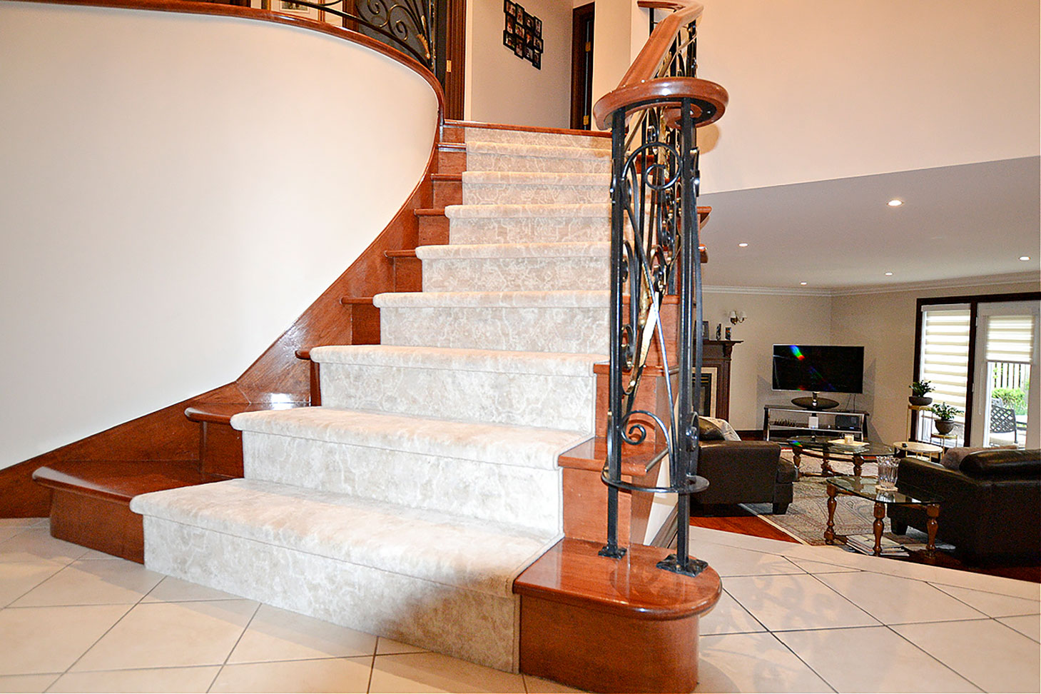 Tapis-Andre-Viau-5-Quand-la-lumière-naturelle-sublime-les-fibres-naturelles,-l’art-de-créer-des-espaces-vivants-avec-Tapis-André-Viau-Montreal_Quebec