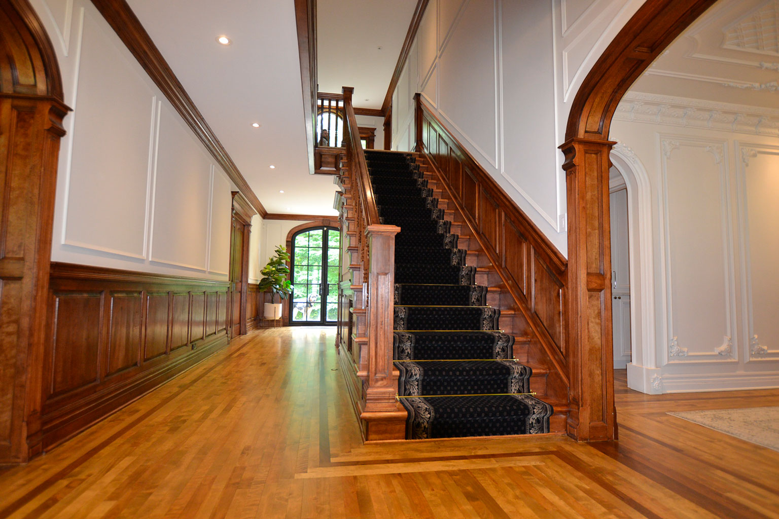 Tapis-Andre-Viau-6-ADN-Artistique-Québécois,-Comment-Tapis-André-Viau-Fait-Écho-à-l’Âme-de-la-Communauté-Montreal_Quebec