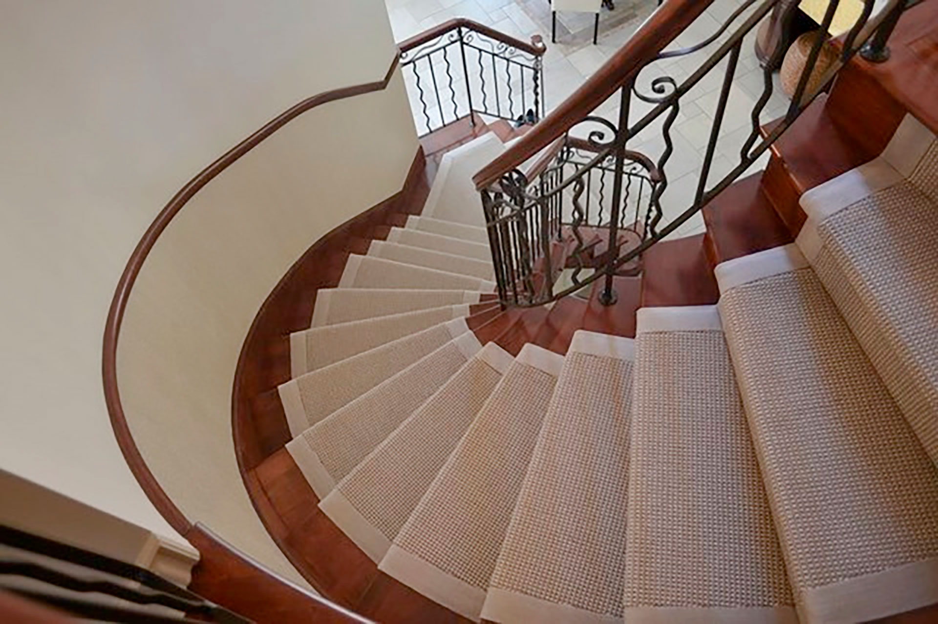 Tapis-Andre-Viau-7-Chevron-Charm,-Where-Geometry-Becomes-Emotion-Montreal_Quebec